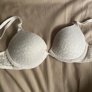 PINK VICTORIA SECRET BRA